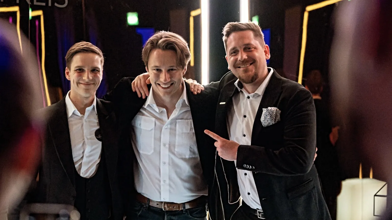 Fabian Paegel mit zwei Vertretern von immowelt bei einem Event