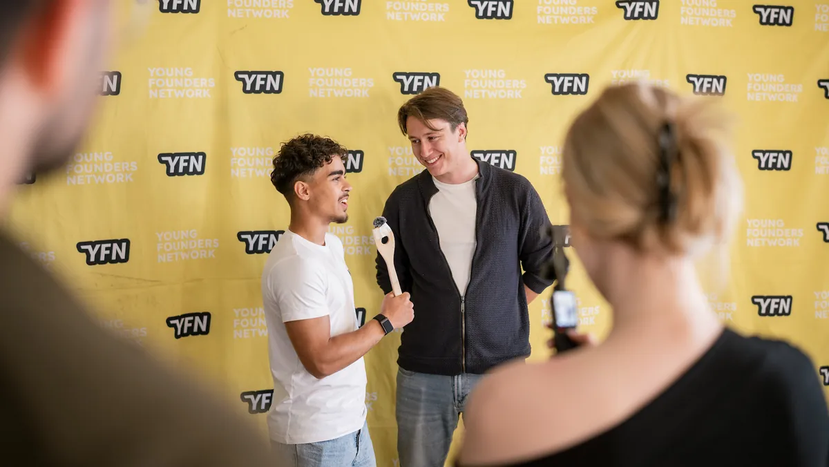 Pressefoto Fabian Paegel: Im Gespräch beim Young Founders Network